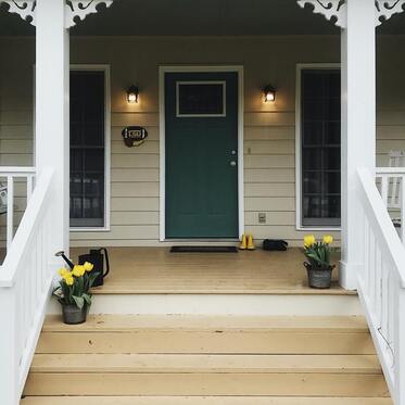 Picture of a the front porch of a home in Puyallup with